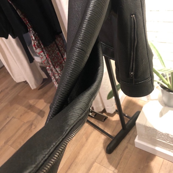 Jacket - Picture 3 of 5